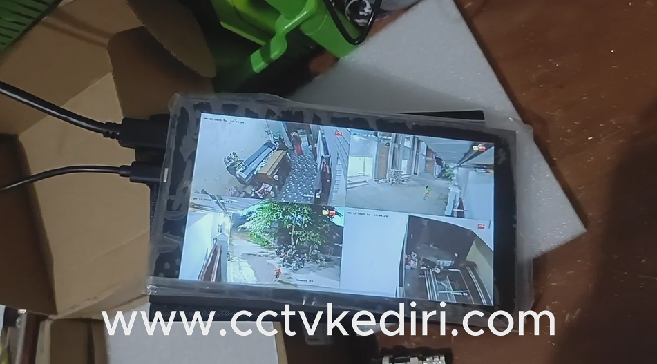<p>Apa itu CCTV Hikvision 5MP Audio Full Color ? CCTV Hikvision 5MP Audio Full Color adalah kamera pengawasan dengan resolusi 5MP yang mampu menghasilkan gambar sangat tajam dan detail, dilengkapi Microphone bawaan untuk merekam suara, serta teknologi full color night vision yang menangkap gambar berwarna bahkan di malam hari tanpa kehilangan detail. Selain itu, terdapat fitur audio untuk mereka suara, sehingga pengguna bisa mendapatkan informasi visual sekaligus suara dalam satu rekaman.</p>